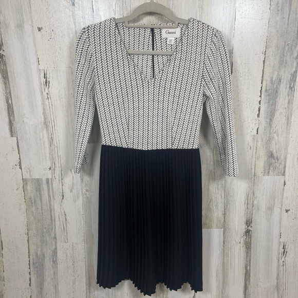Ganni Anthropologie Cross Knit Pleated Dress Size XS Black White V Neck Sleeves - Picture 2 of 11